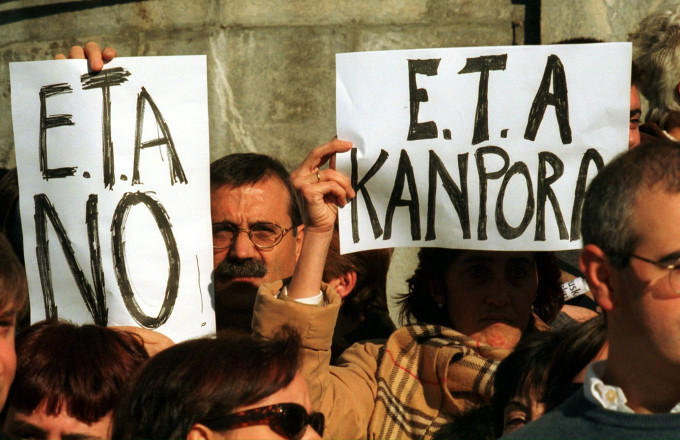 1999 Er wordt gedemonstreerd voor vrede nadat de ETA het staakt-het-vuren heeft beëindigd