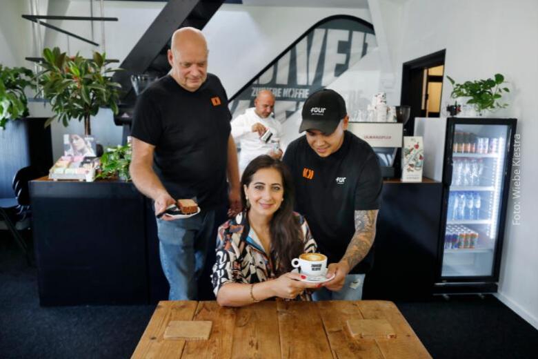 Songül Mutluer (PvdA) bij Zuivere Koffie