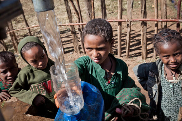 Zo gaat de schoonmaakbranche 150.000 kinderen aan schoon drinkwater helpen