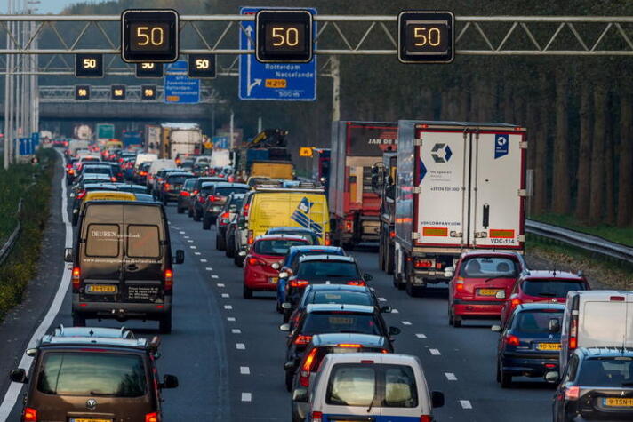 Minder mobiliteit door hybride werken? Reken je niet rijk