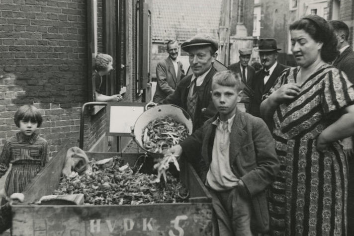 Uit het straatbeeld verdwenen: de schillenboer. Of toch niet?