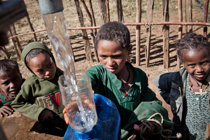 Zo gaat de schoonmaakbranche 150.000 kinderen aan schoon drinkwater helpen